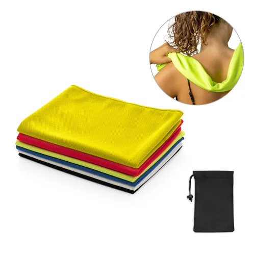 BERNAL. Toalha esportiva refrescante em poliéster 100% reciclado com bolsa em non-woven-99969