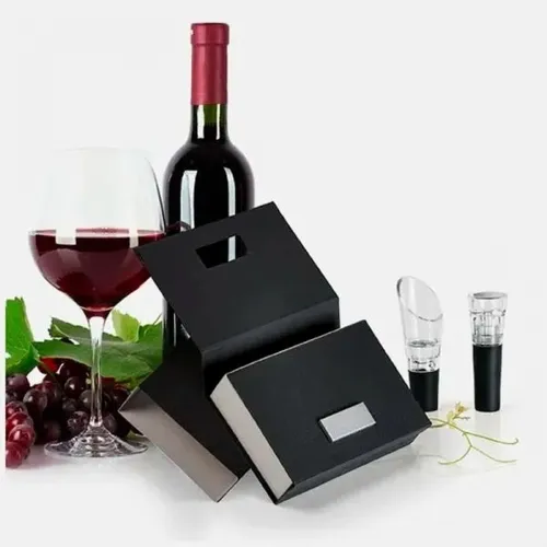 KIT PARA VINHO COM CAIXA EM PAPELÃO RÍGIDO PRETO - 3 PÇS-PV-01010