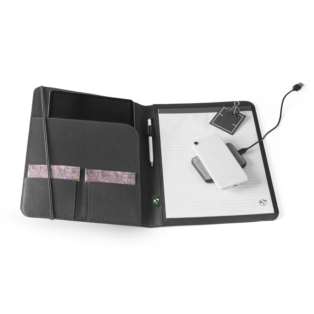 STIGGER. Pasta A4 em poliéster 100% reciclado 300D com caderno de 40 páginas pautadas