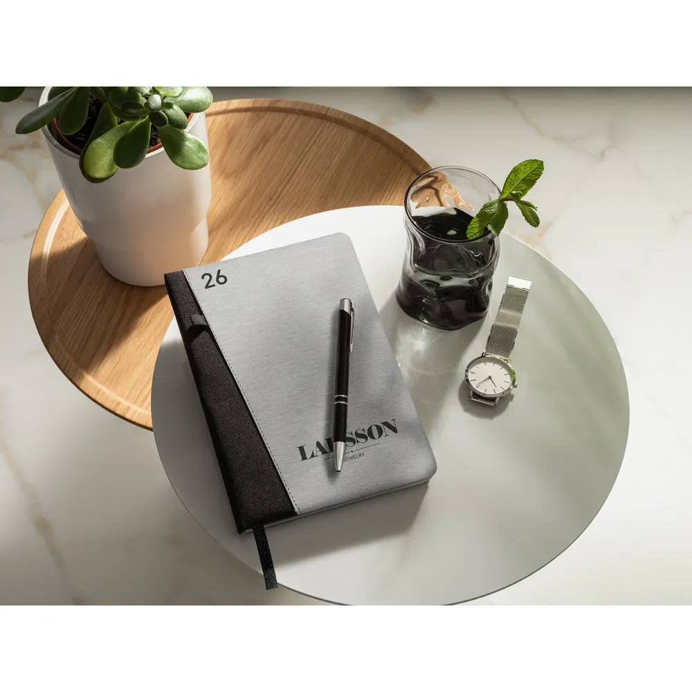 LARSSON B5. Agenda B5 em PET reciclado (100% rPET)