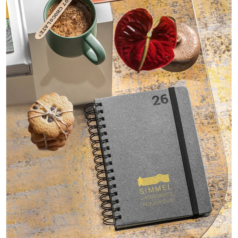 SIMMEL A5. Agenda A5, com argolas, em pele (58% reciclada)