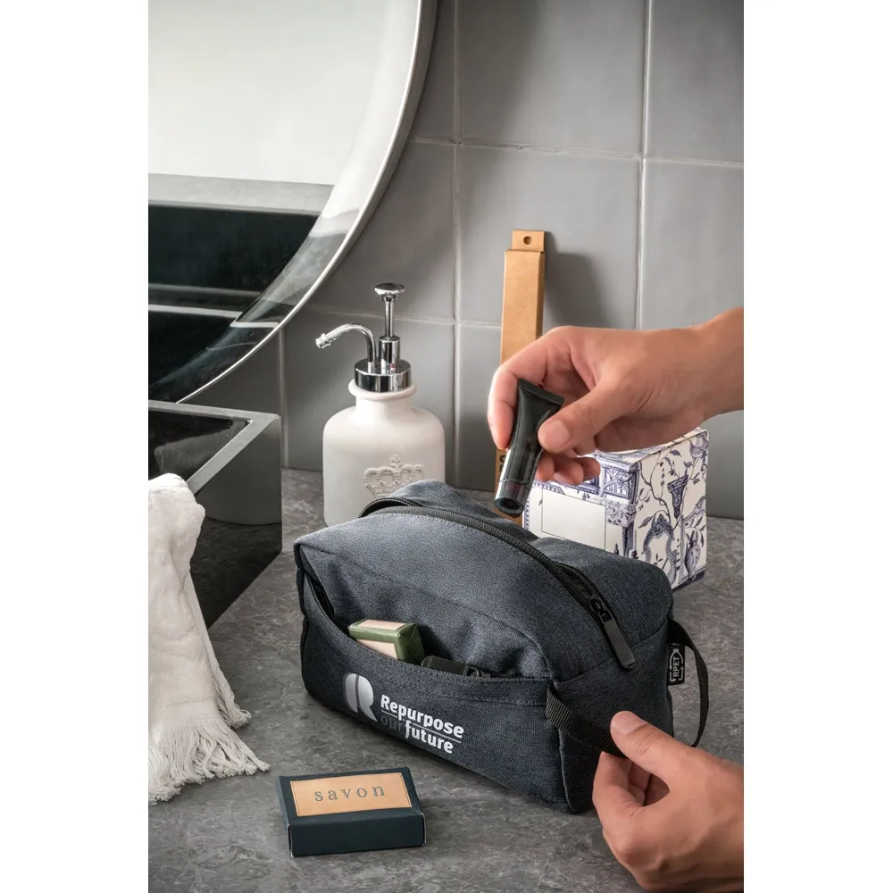 REPURPOSE BAG. Bolsa de cosméticos em 600D poliéster reciclado