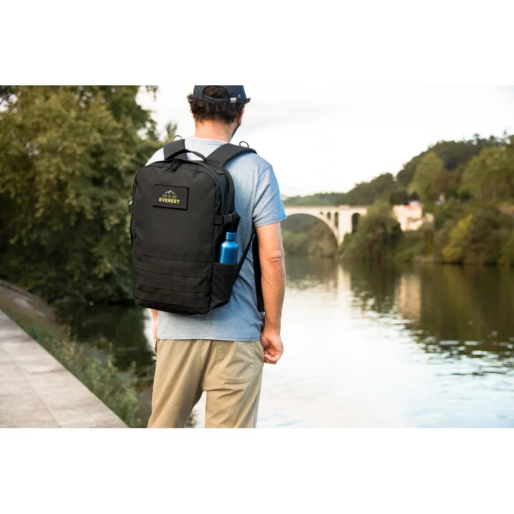 EDINBURGH BPACK. Mochila estilo militar em poliéster reciclado 600D, de alta densidade, com bolso para notebook 17 3  21 L