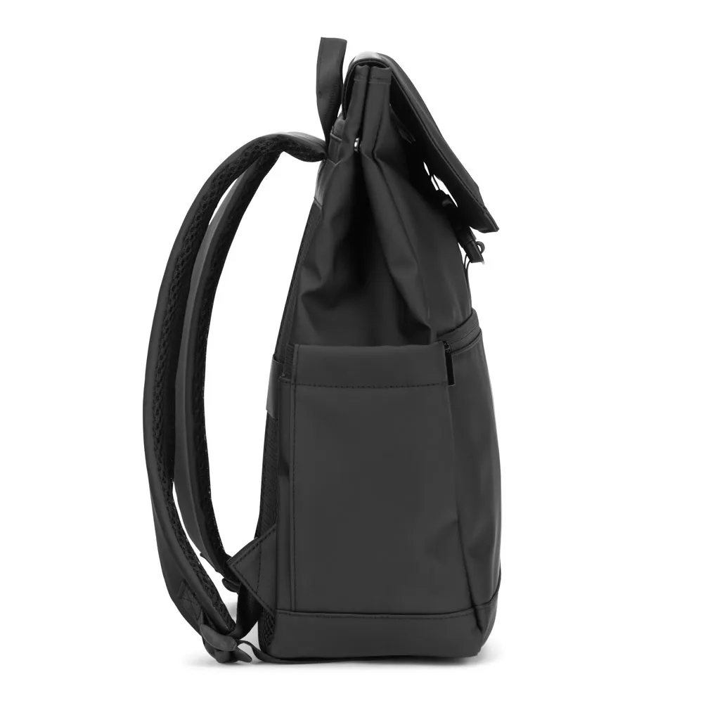 AZORES BAG. Mochila para computador portátil (16 ) em PU, com pala que cobre todos os compartimentos
