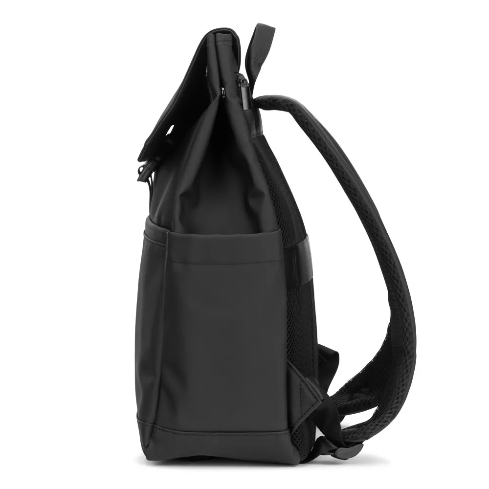 AZORES BAG. Mochila para computador portátil (16 ) em PU, com pala que cobre todos os compartimentos