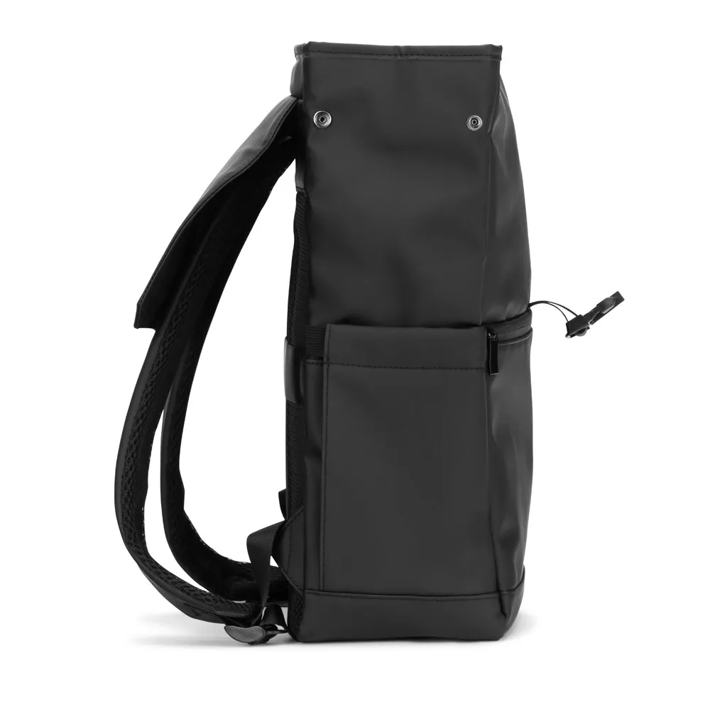 AZORES BAG. Mochila para computador portátil (16 ) em PU, com pala que cobre todos os compartimentos