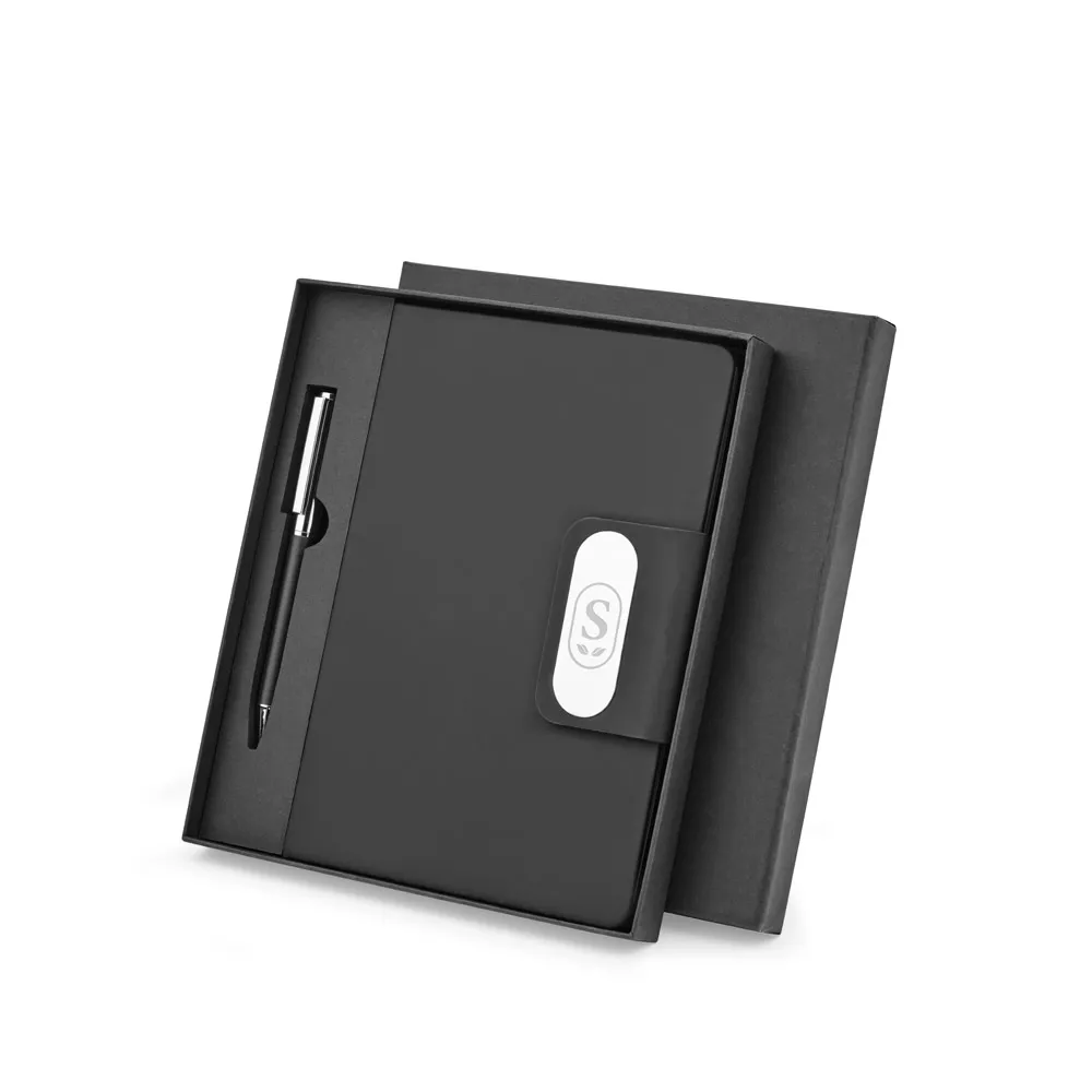 GARRETT. Conjunto composto por 1 caneta esferográfica e 1 caderno, em PU e aço inox