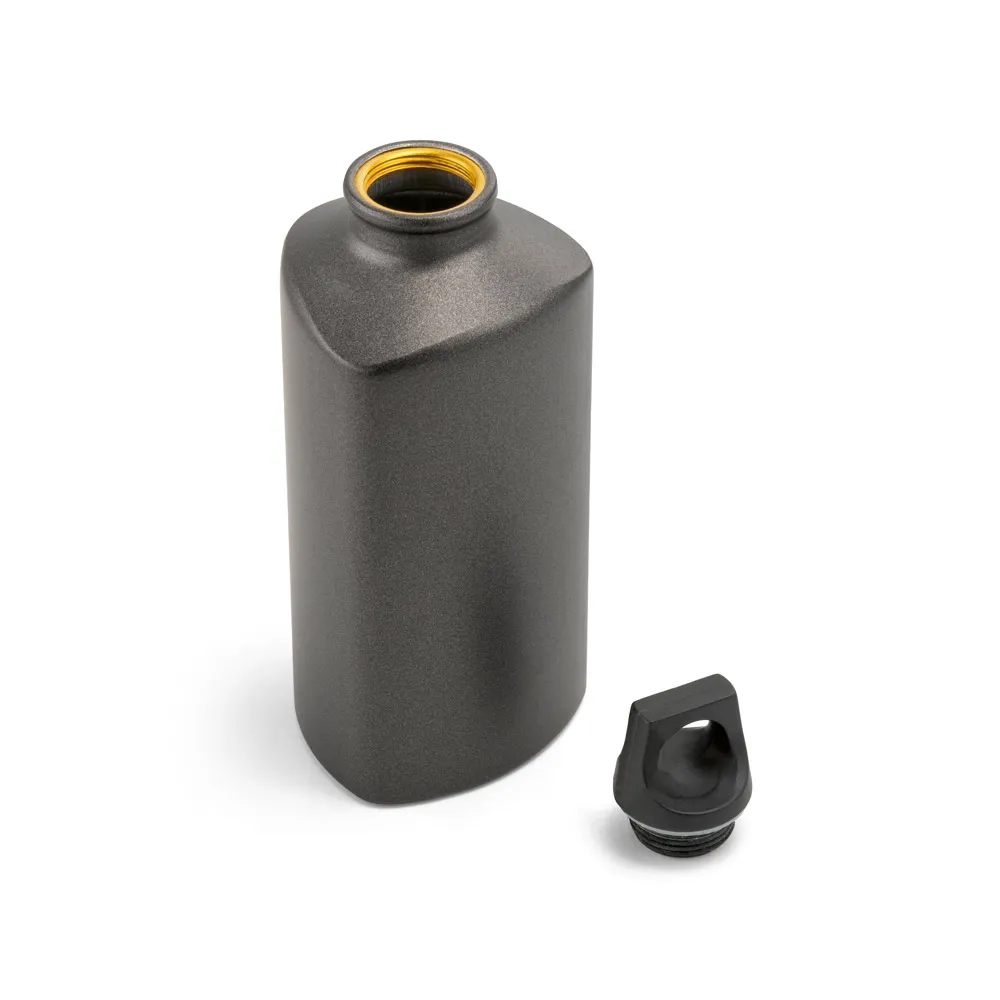 SLATER. Squeeze em alumínio com formato triangular e tampa em PP 570 mL