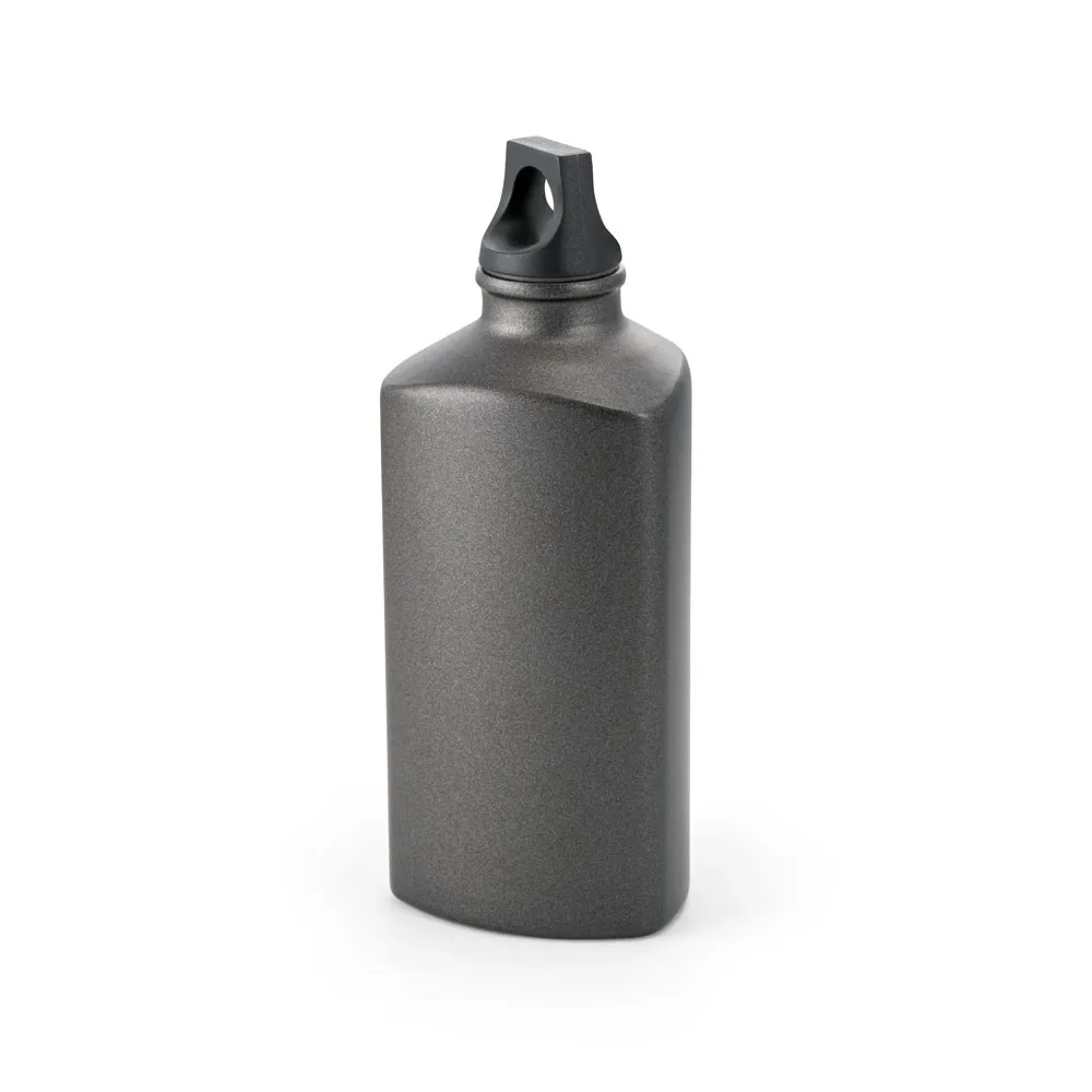 SLATER. Squeeze em alumínio com formato triangular e tampa em PP 570 mL