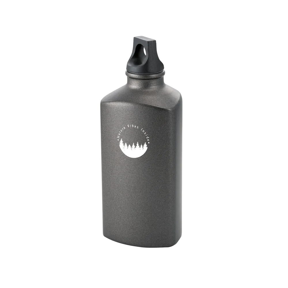 SLATER. Squeeze em alumínio com formato triangular e tampa em PP 570 mL