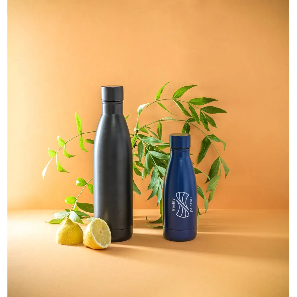 RE-BUFFON L. Garrafa em aço inox 90% reciclado de parede dupla térmica, isolada a vácuo e acabamento mate 810 mL