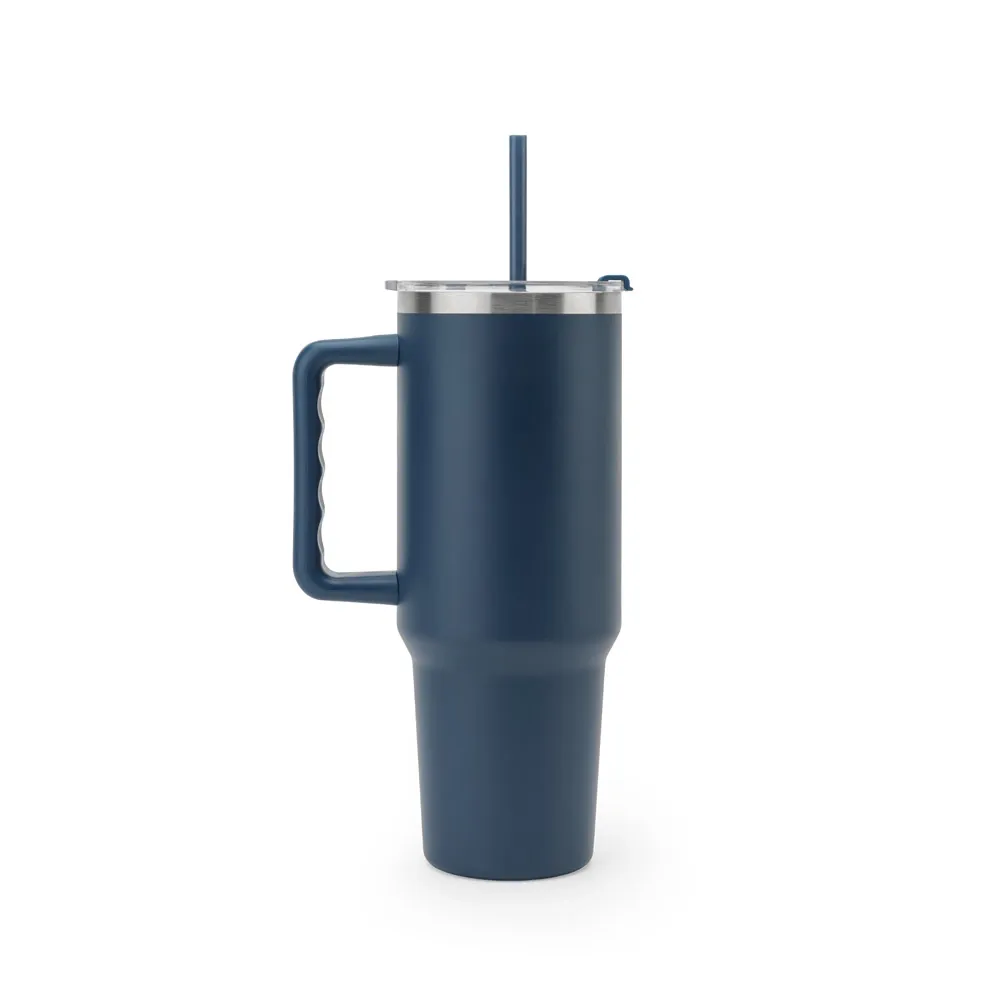 JOYNER XL. Copo de viagem de grande dimensão em aço inoxidável 91% reciclado com parede dupla isolada a vácuo e acabamento em mate 1300 mL