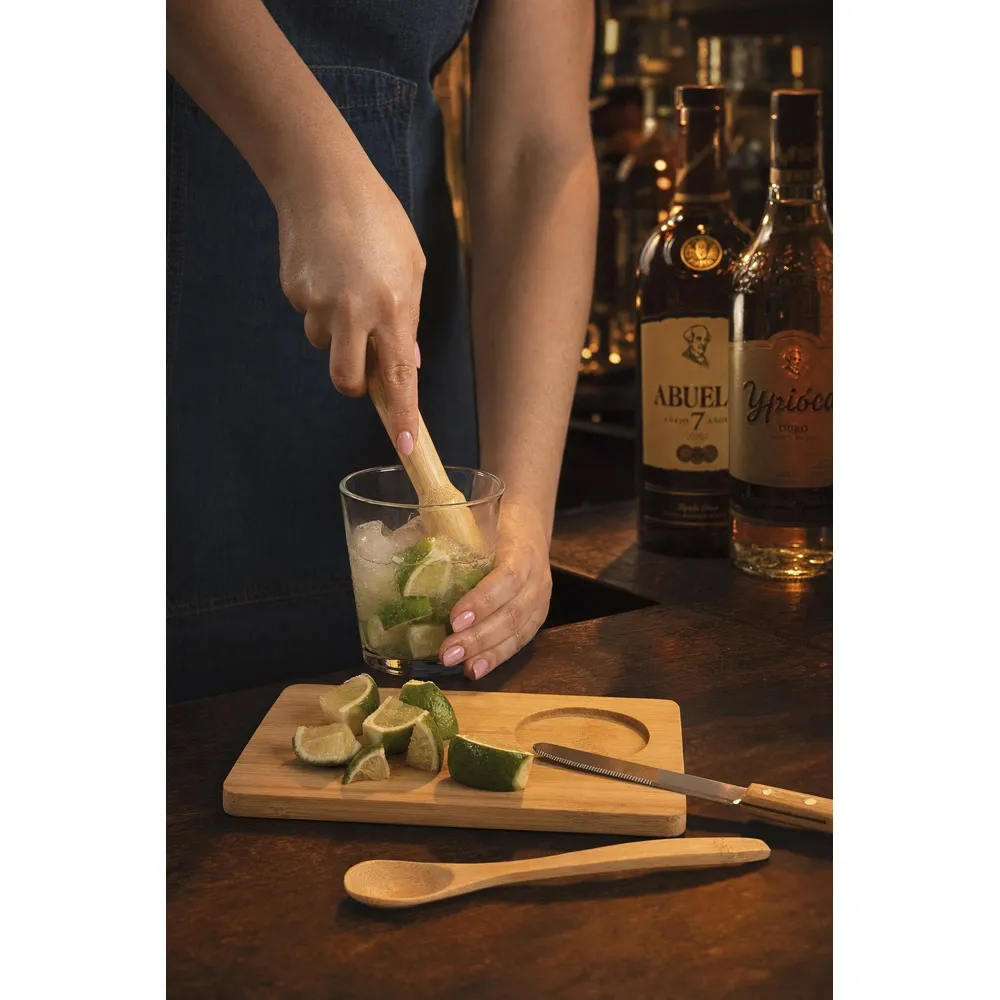 KRATENA. Kit para caipirinha com 5 peças em bambu