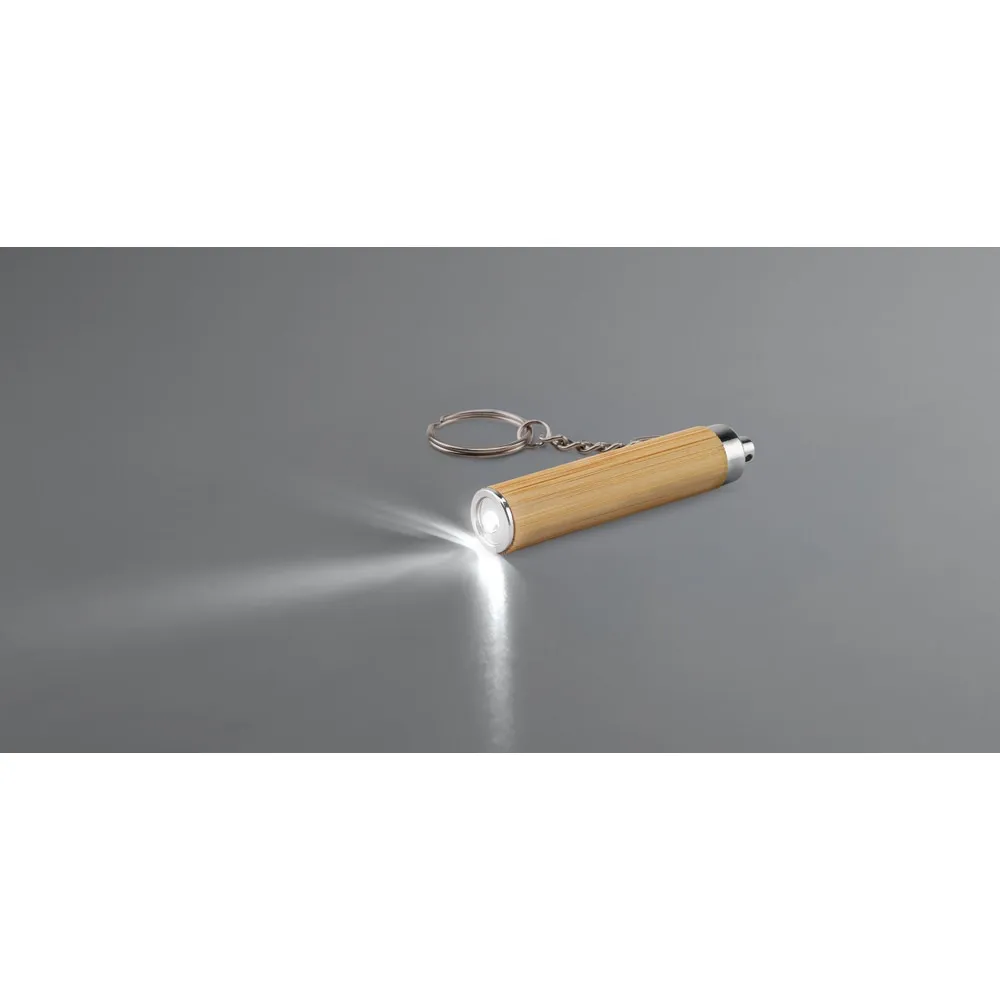 RACHEL. Chaveiro em bambu e ABS com lanterna LED