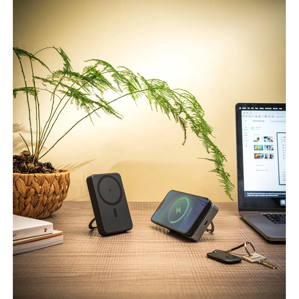 WARSHEL 10. Bateria portátil magnética em ABS 100% reciclado com suporte, carregador wireless super-rápido 15W e capacidade de 10 000 mAh