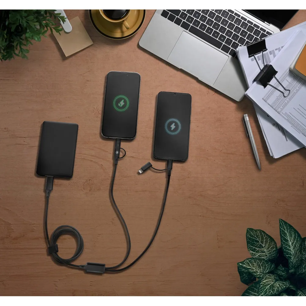 BERTOZZI. Cabo USB super-rápido 6 em 1 em alumínio 20% reciclado e PET 4% reciclado, permitindo a tranferência de dados