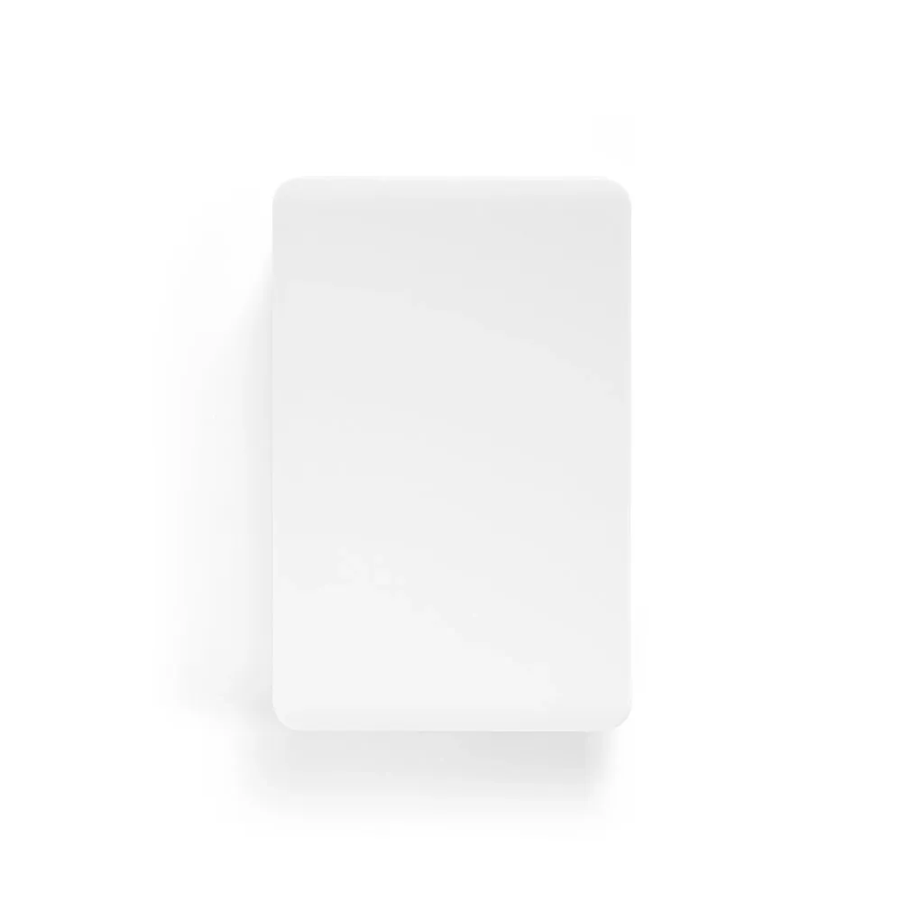 LATTES. Bateria portátil em ABS 100% reciclado, com cabo integrado e capacidade de 10 000 mAh