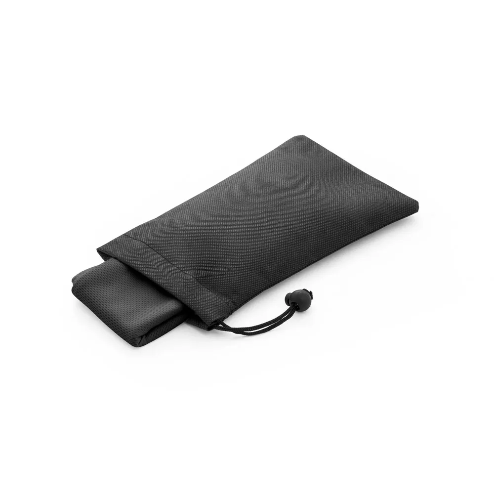 BERNAL. Toalha esportiva refrescante em poliéster 100% reciclado com bolsa em non-woven