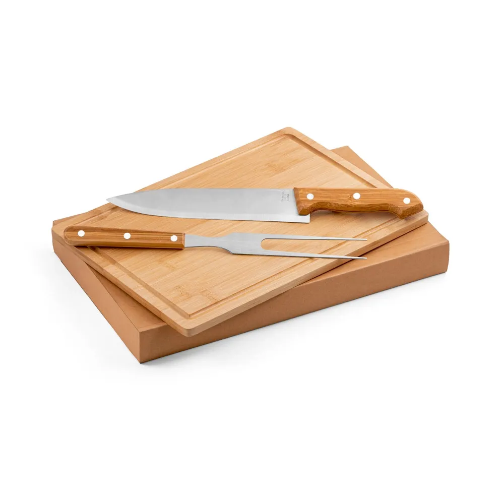 ALIOLI BOARD. Kit churrasco em caixa kraft com tábua em bambu e 2 utensílios em aço inox e bambu-94143