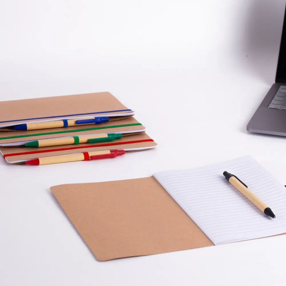 Caderno capa em papel Kraft com caneta