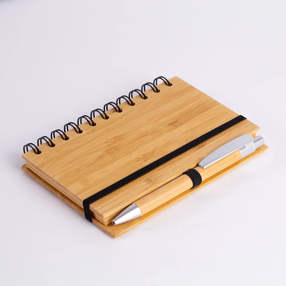 Caderno Capa em Bambu c/ Caneta (14x09cm)