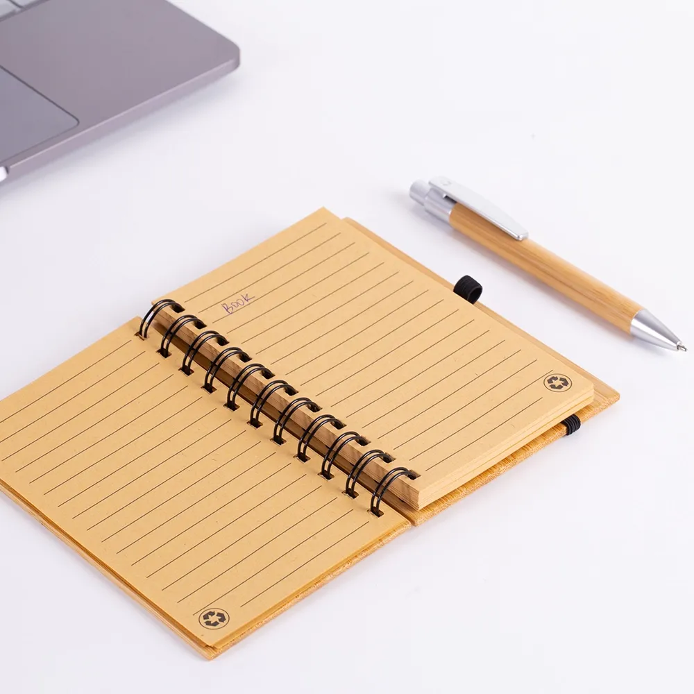 Caderno Capa em Bambu c/ Caneta (14x09cm)