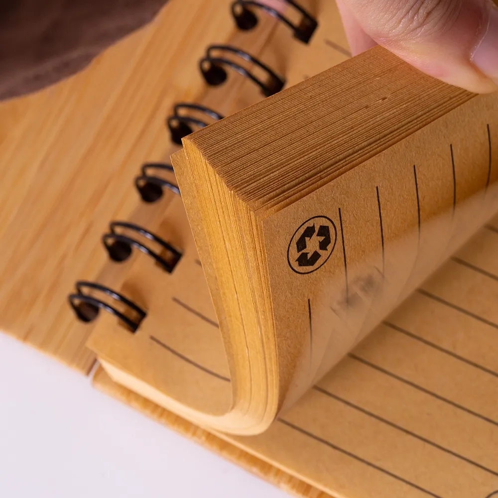 Caderno Capa em Bambu c/ Caneta (14x09cm)