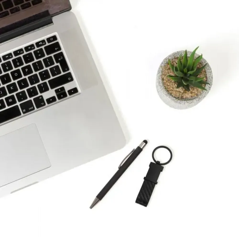 CANETA E CHAVEIRO EM METAL CINZA