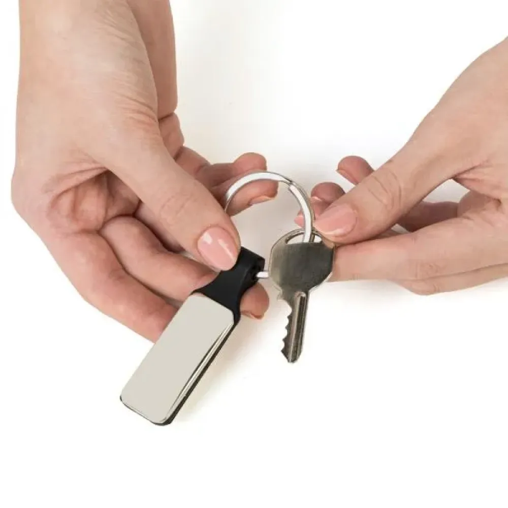 CHAVEIRO EM METAL/PU - PRATA/PRETO