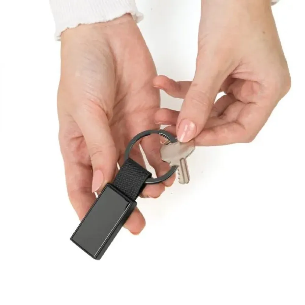 CHAVEIRO EM METAL/PU - CINZA/PRETO