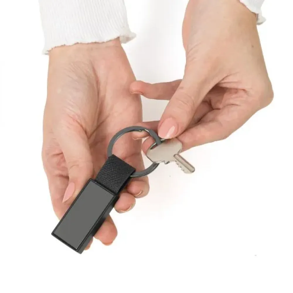 CHAVEIRO EM METAL/PU - CINZA/PRETO