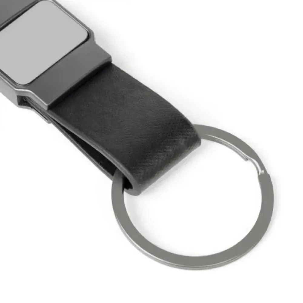 CHAVEIRO MOSQUETÃO CINZA EM METAL/PU