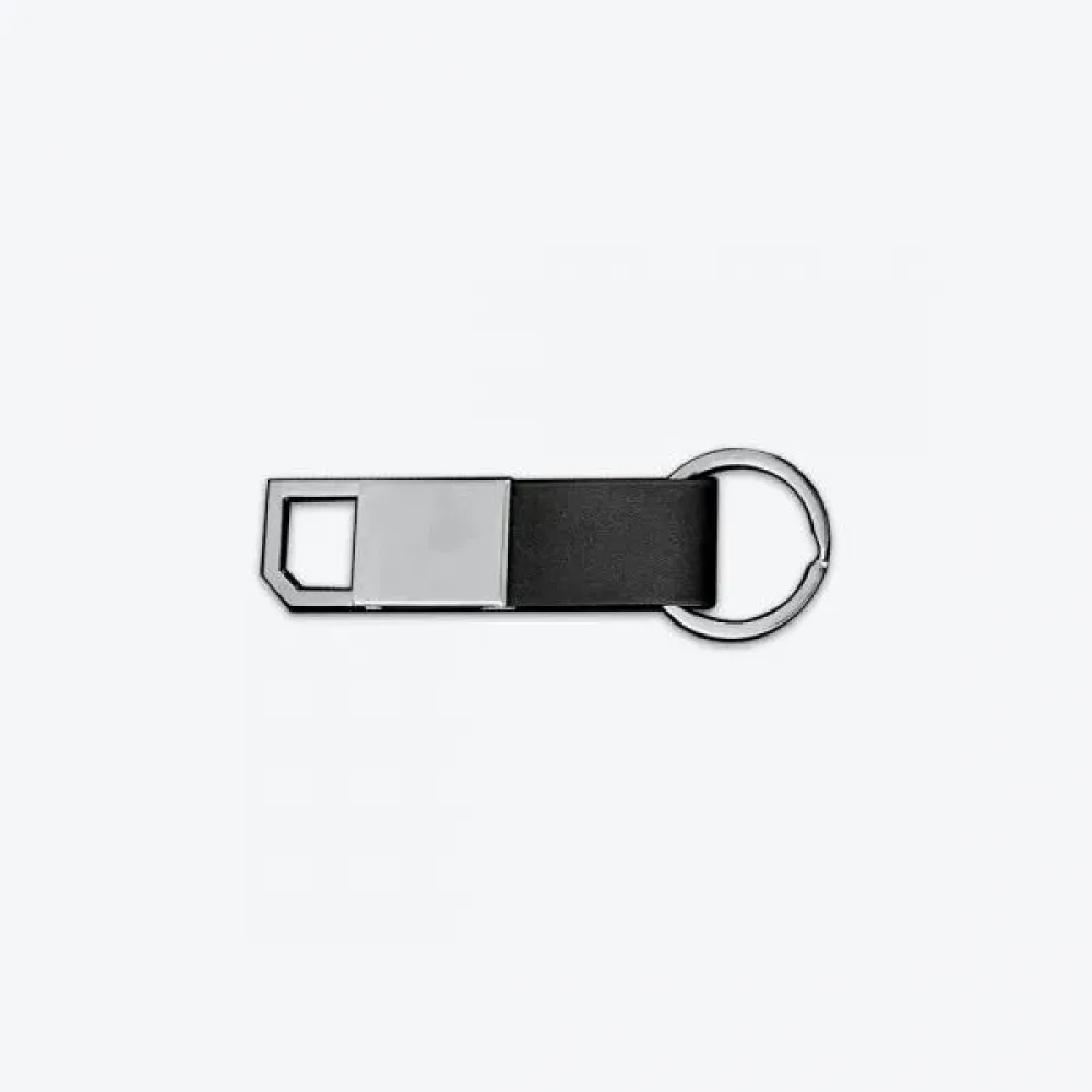 CHAVEIRO EM METAL E MATERIAL SINTÉTICO PRETO COM DETALHE