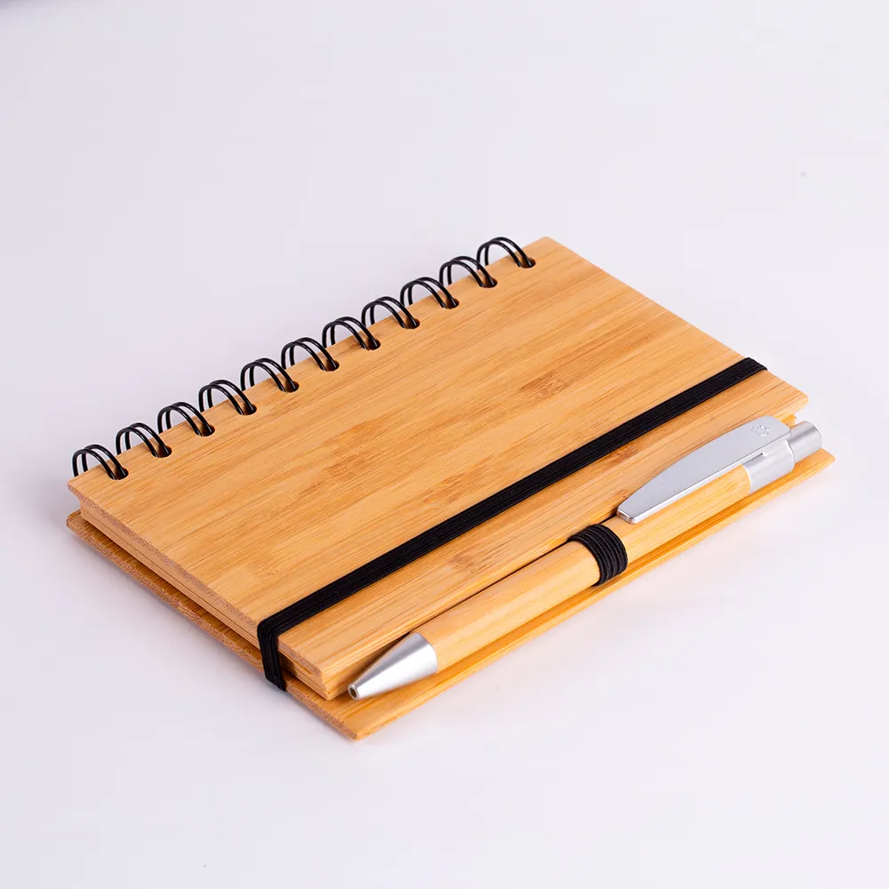 Caderno A6 Capa em Bambu c/ Caneta (14x09cm)
