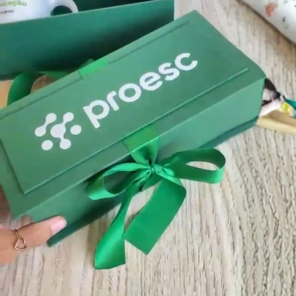 Caixa cartonada com fita de cetim 24x9x9-CX10