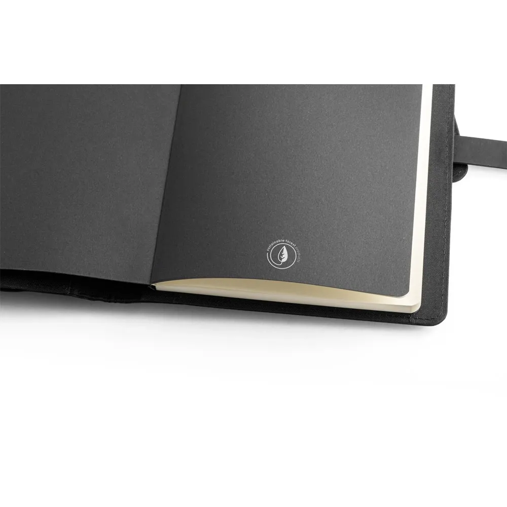 EMERGE A5 FOLDER. Pasta A5 em 300D rPET com carregador wireless embutido 5000 mAh PRETO