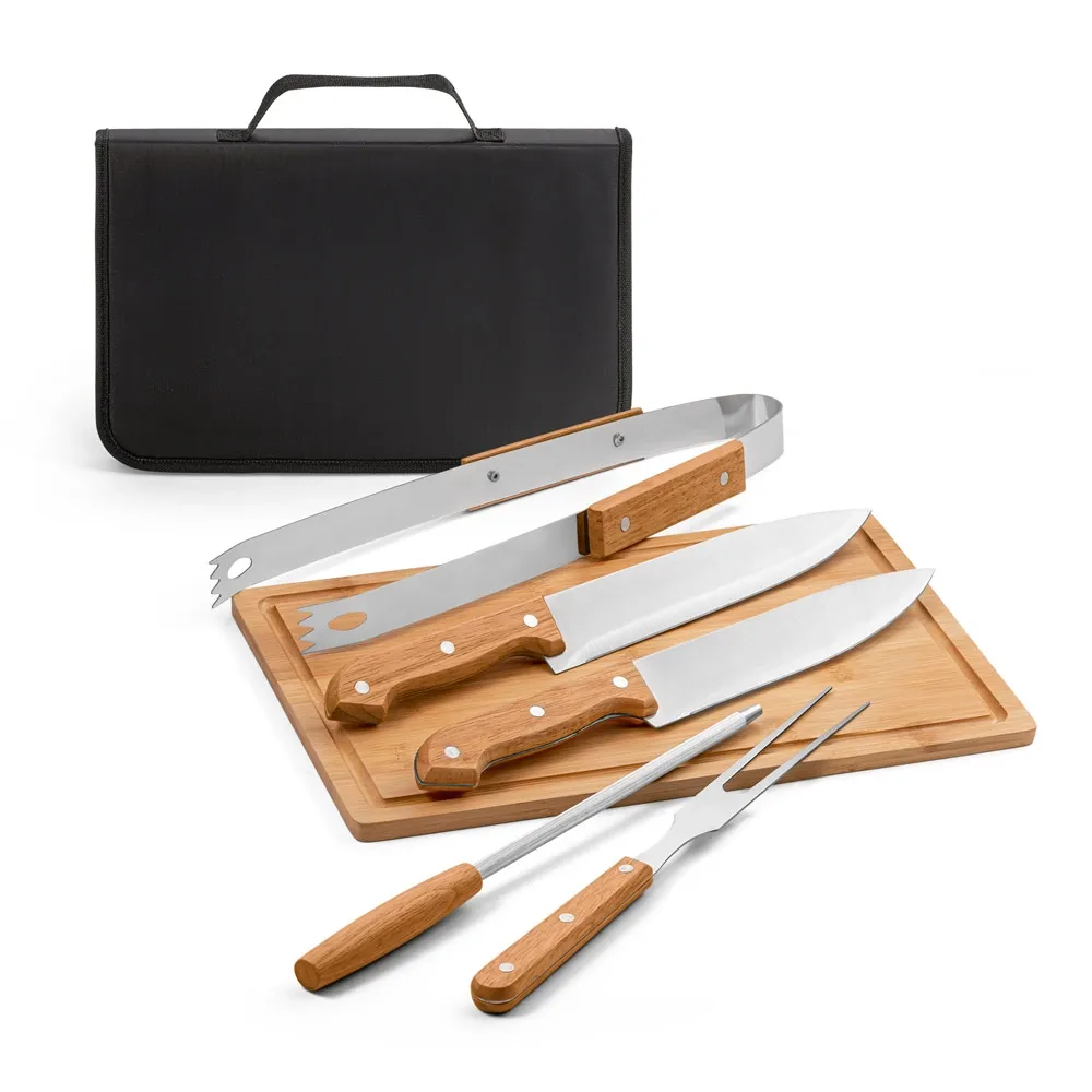 GARLIC KING. Kit churrasco em estojo de 210D e tábua em bambu com 5 utensílios em aço inox e madeira de Seringueira-003MRP94142