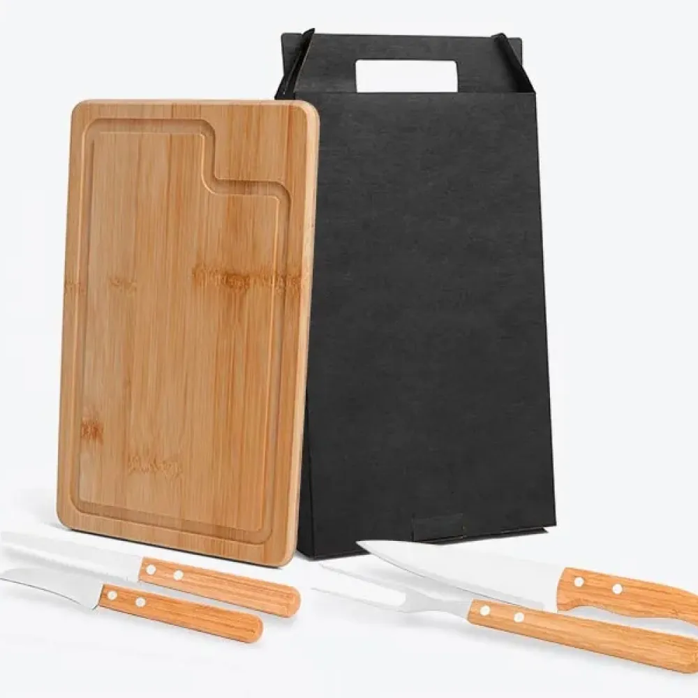 KIT PARA CHURRASCO EM BAMBU COM TÁBUA RETANGULAR E FACAS