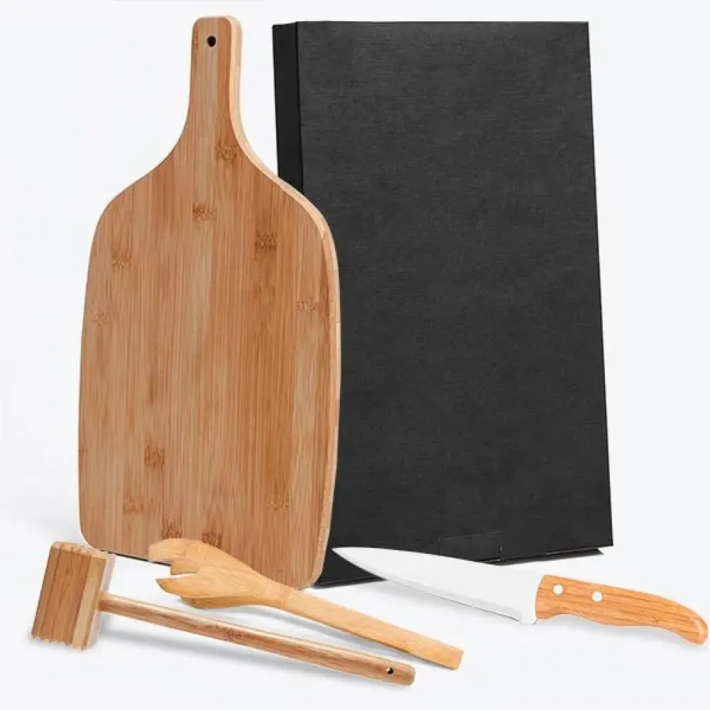 KIT PARA COZINHA COM TÁBUA, PEGADOR E MARTELO – 4 PÇS