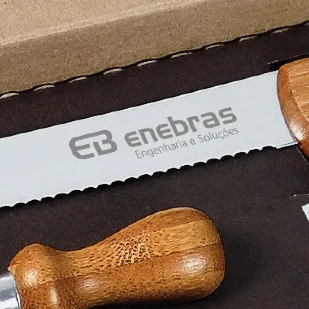 KIT PARA QUEIJO E FACA PARA PÃO EM INOX / BAMBU - 5 PÇS