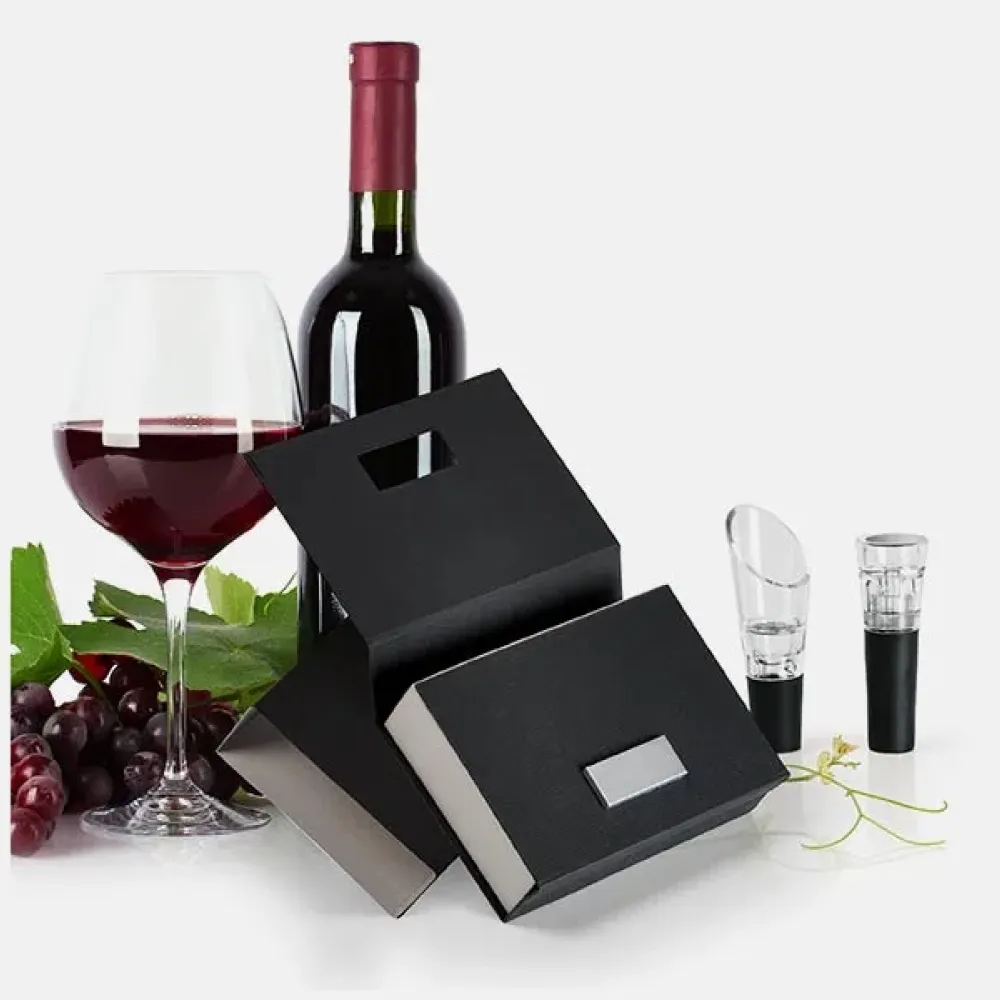 KIT PARA VINHO COM CAIXA EM PAPELÃO RÍGIDO PRETO - 3 PÇS