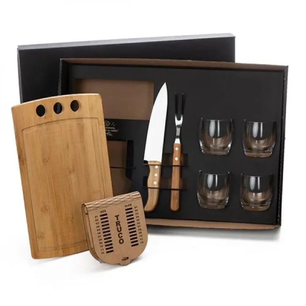KIT CHURRASCO, WHISKY E TRUCO - 8 PÇS - C/ JOGO DE BARALHO