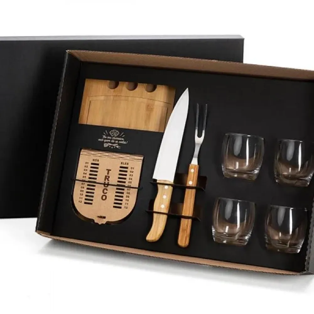 KIT CHURRASCO, WHISKY E TRUCO - 8 PÇS - C/ JOGO DE BARALHO