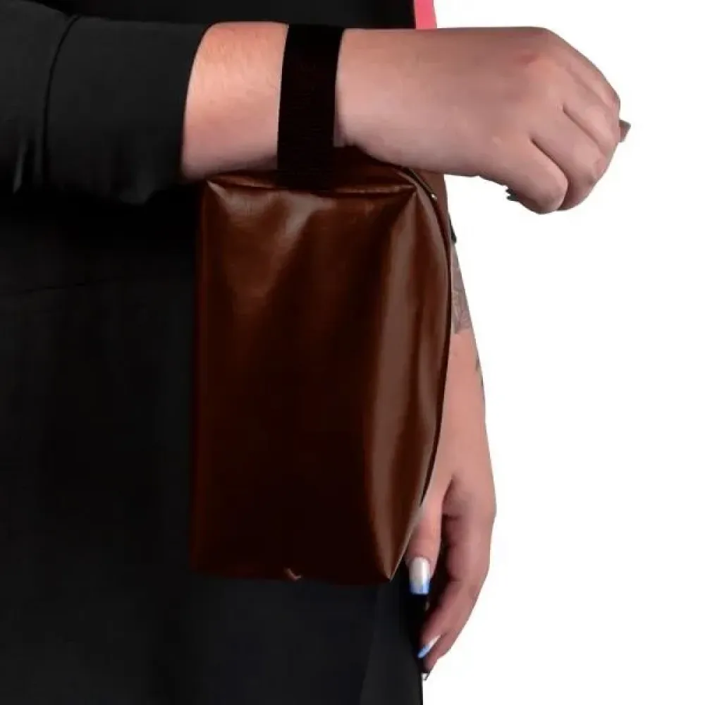 NECESSAIRE C/ ALÇA EM MATERIAL SINTÉTICO - MARROM