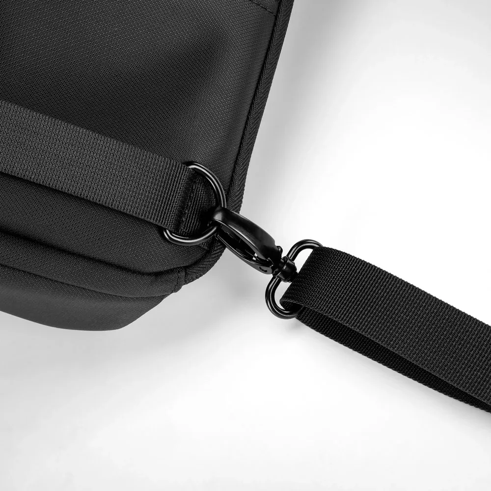 Mochila Transversal em Poliéster 600D