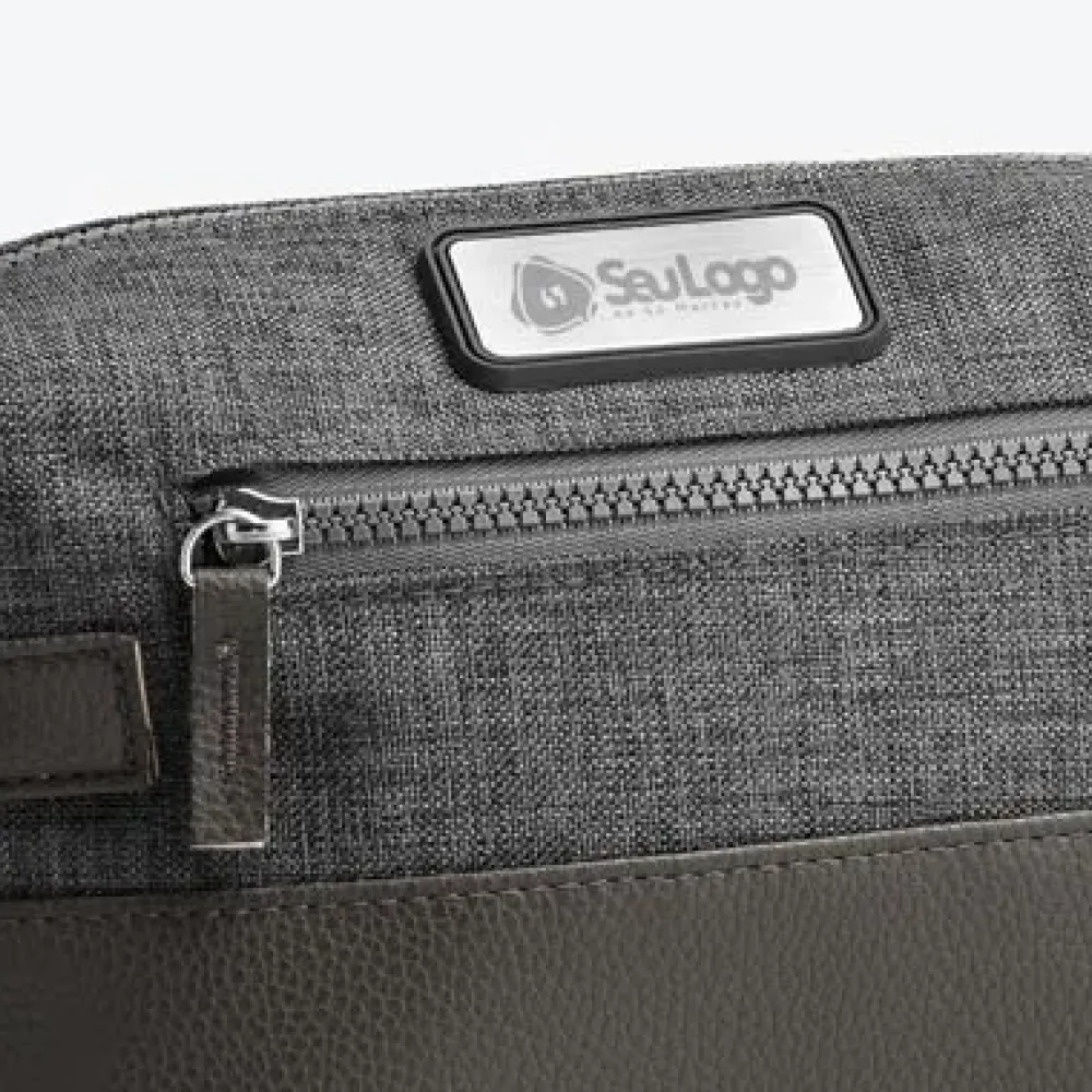 NECESSAIRE EM POLIESTER 300D COM DETALHES EM COURO - CINZA