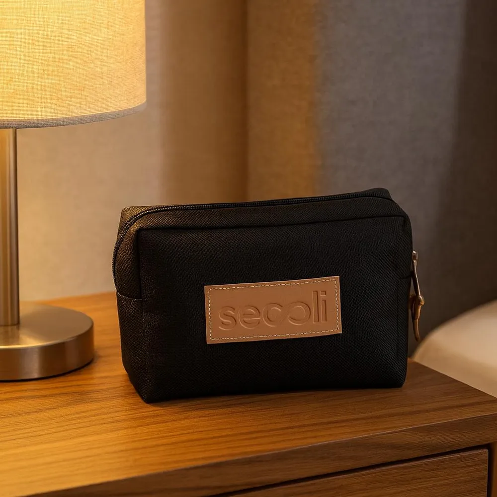 Necessaire Masculina em Tecido com Detalhe em Couro