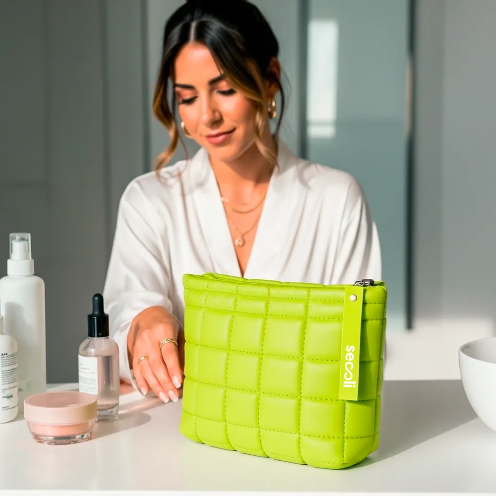 Necessaire feminina compacta, moderna e versátil