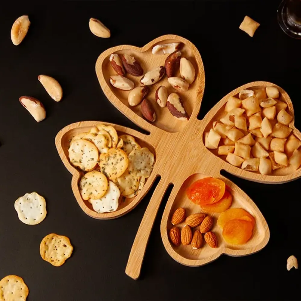 PETISQUEIRA EM BAMBU COM FORMATO DE TREVO DE 4 FOLHAS