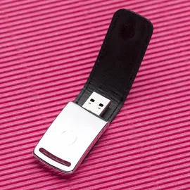 Miniatura de imagem do produto Pen Drive de Couro 4GB/8GB